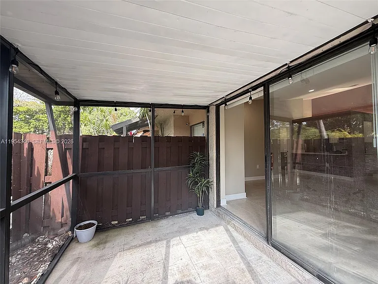 2550 N Nob Hill Rd — Photo 15