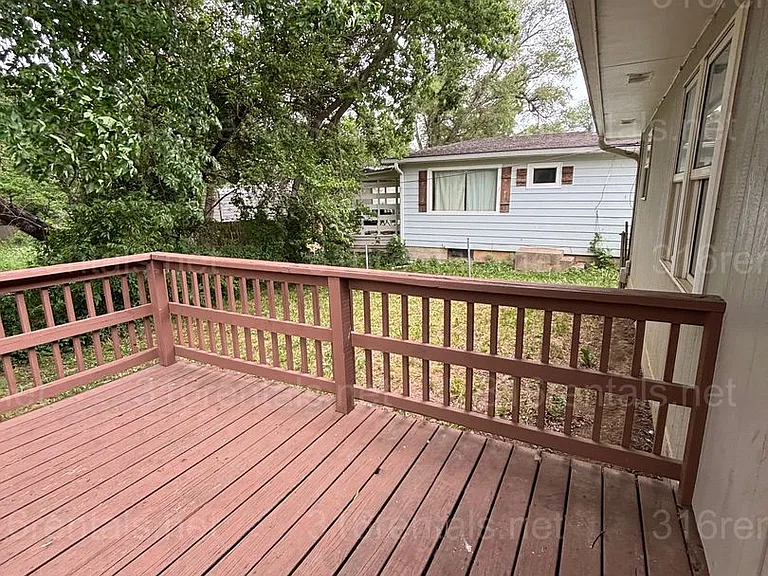1010 S Topeka St — Photo 12