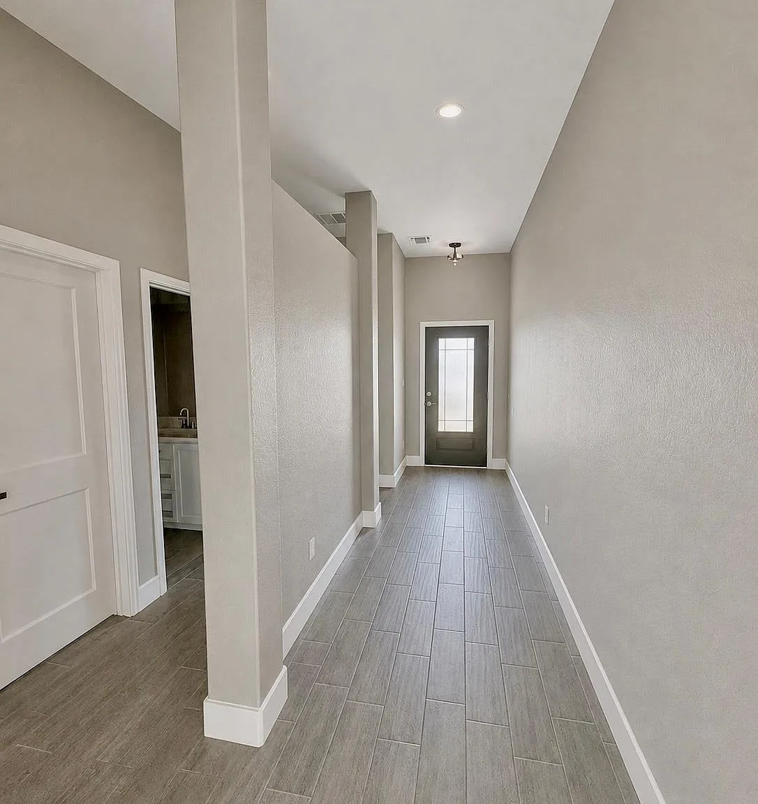 3 bed, 2.0 bath, 1672 sqft, $2,100 — Photo 3