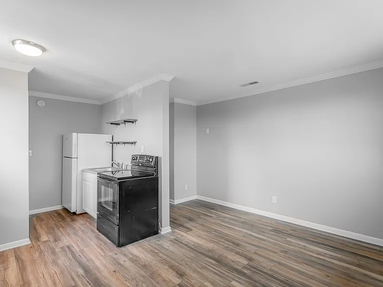 719 McGowan Ave — Photo 1