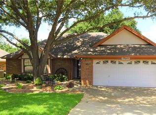 6114 Kingswood Dr, Arlington, TX 76001