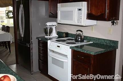 4th image of 553 Greenwood Dr