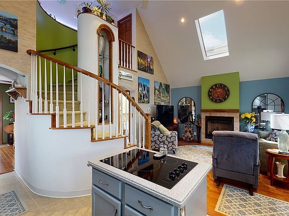 5th image of 325 Hawthorne Ave