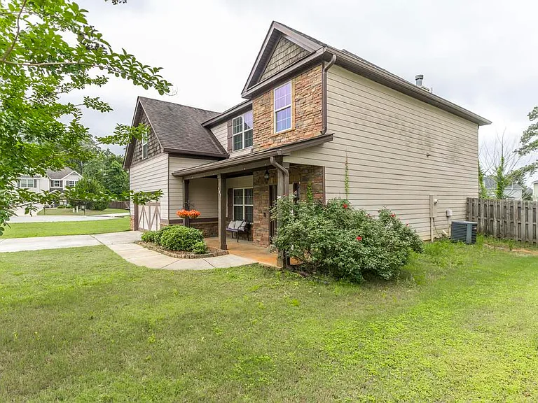107 Pocono Ct — Photo 4