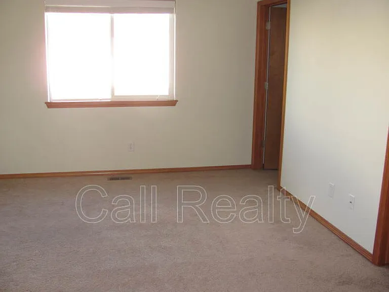1706 W Tieton — Photo 6