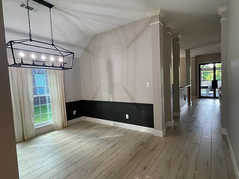 2838 Five Oaks Dr — Photo 3