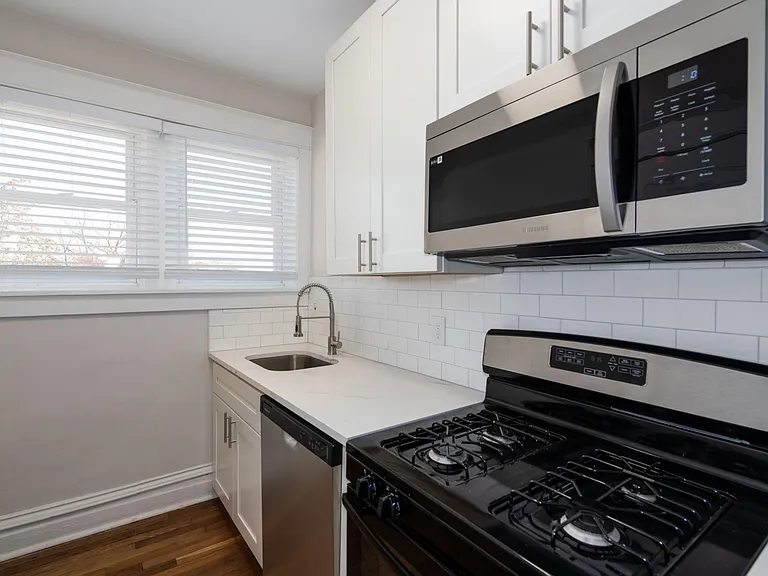 7389 Maple Ave — Photo 6