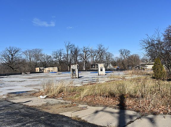 5th image of 8550 Archer Ave