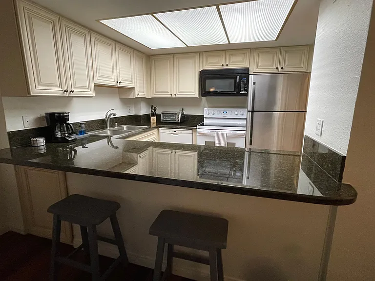 4944 Cass St #806 — Photo 23