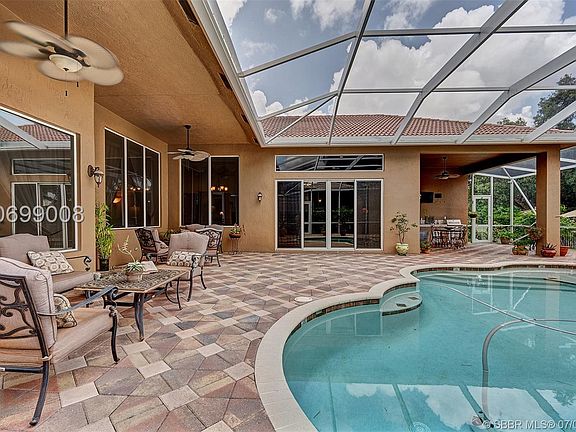 5th image of 551 Enclave Cir E