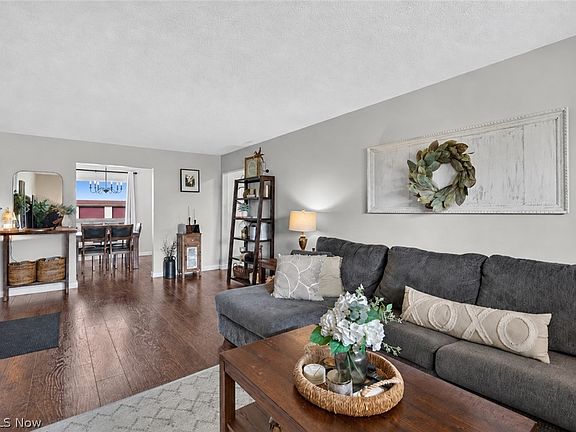 5th image of 7349 Eisenhower Dr Unit 2