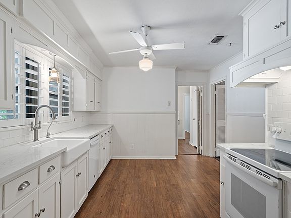 5th image of 2115 Park St