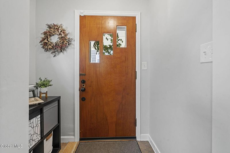 5th image of 70 Clermont Street