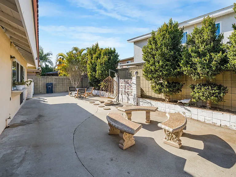 23721 Pasatiempo Ln — Photo 17