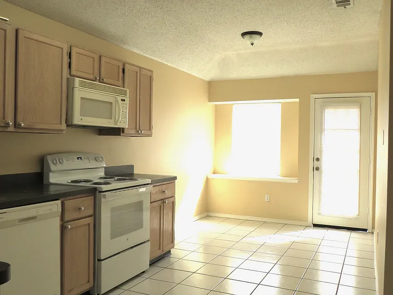 6034 Maple Leaf Dr — Photo 7