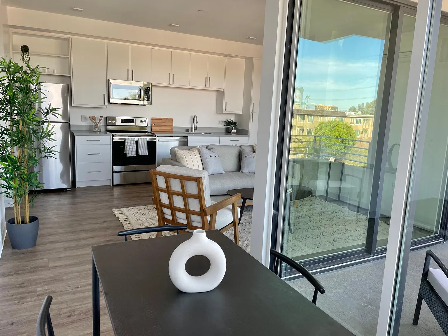 1 bed, 500 sqft, $2,700 — Photo 4