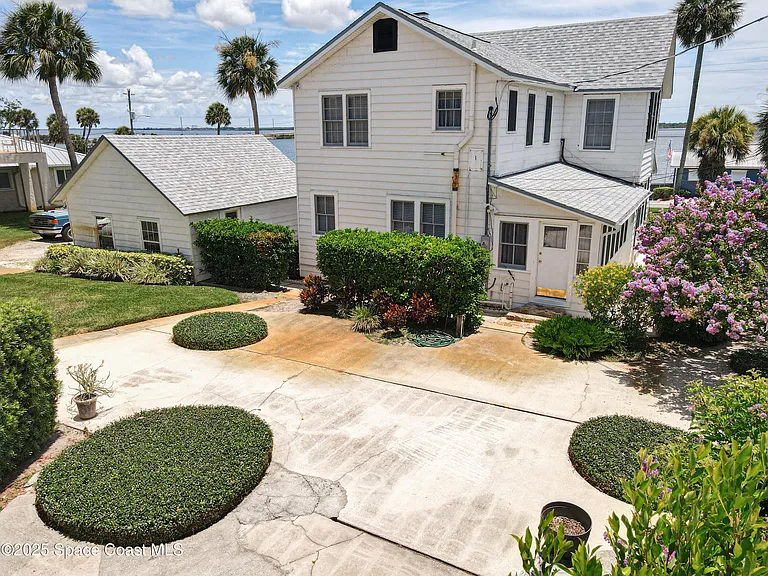 2811 N Indian River Dr — Photo 33