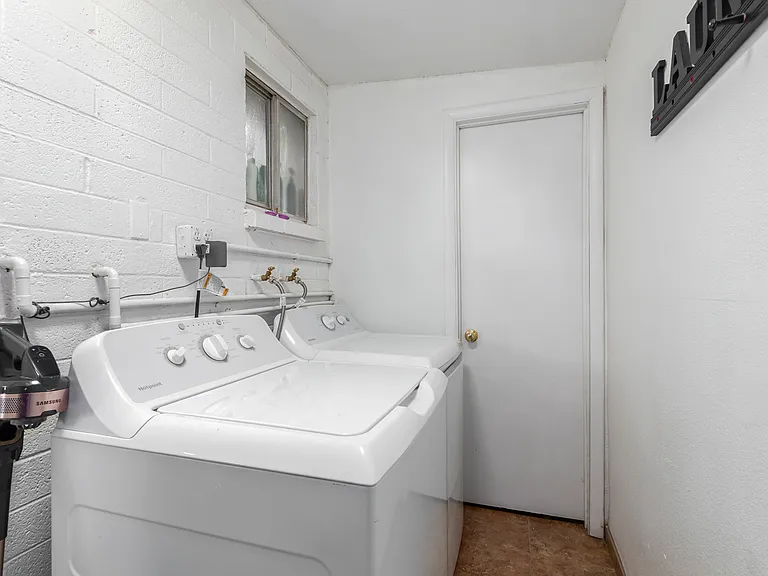 2844 E Blanche Dr — Photo 14