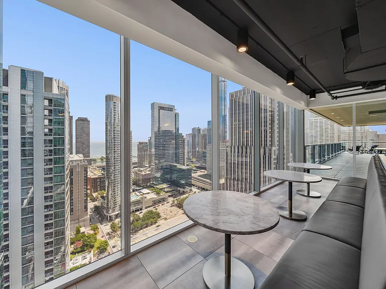 Aston Chicago — Photo 39