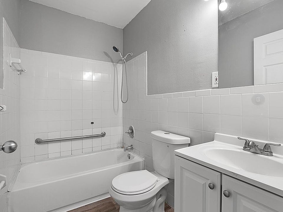 1st image of 564 E 60th St