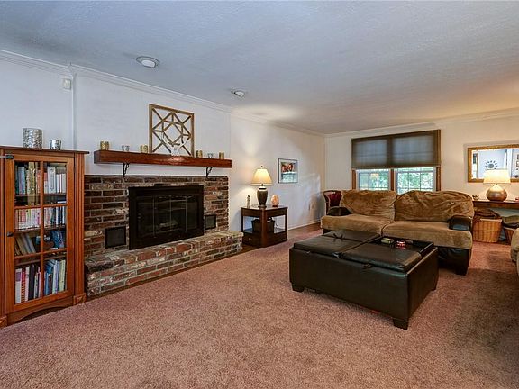 2nd image of 10056 Oakridge Dr