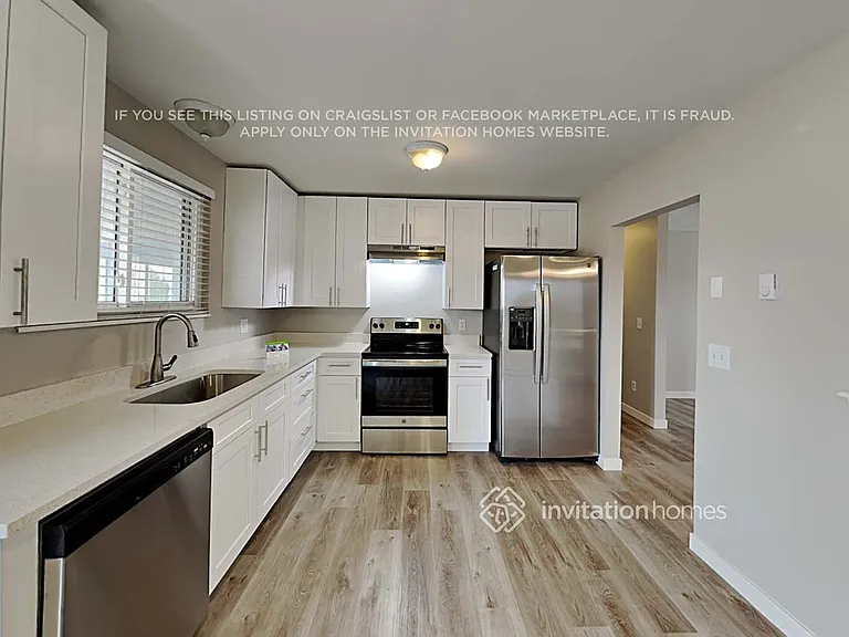 18339 E Iowa Dr — Photo 10