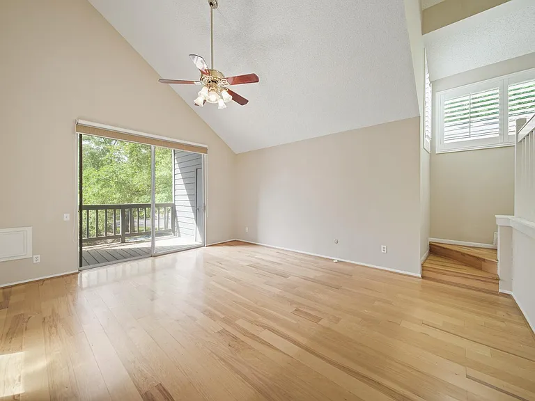 130 Sugarberry Cir — Photo 2