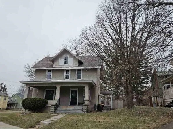 943 S Galena Ave, Freeport, IL 61032
