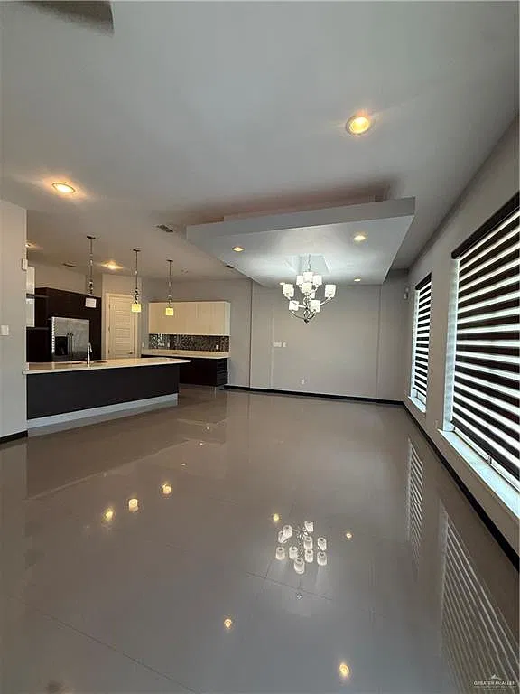 4 bed, 3.0 bath, 2527 sqft, $2,600 — Photo 4