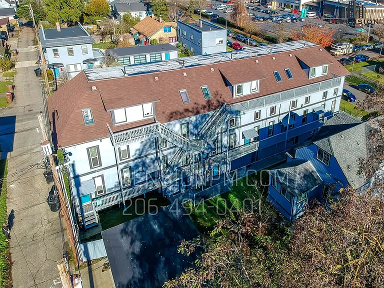 Turn of Century Apartments 1 and 3 bedrooms — Photo 8
