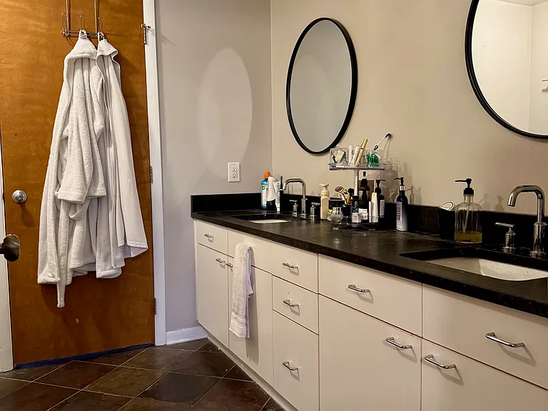 1232 Sarah St — Photo 3