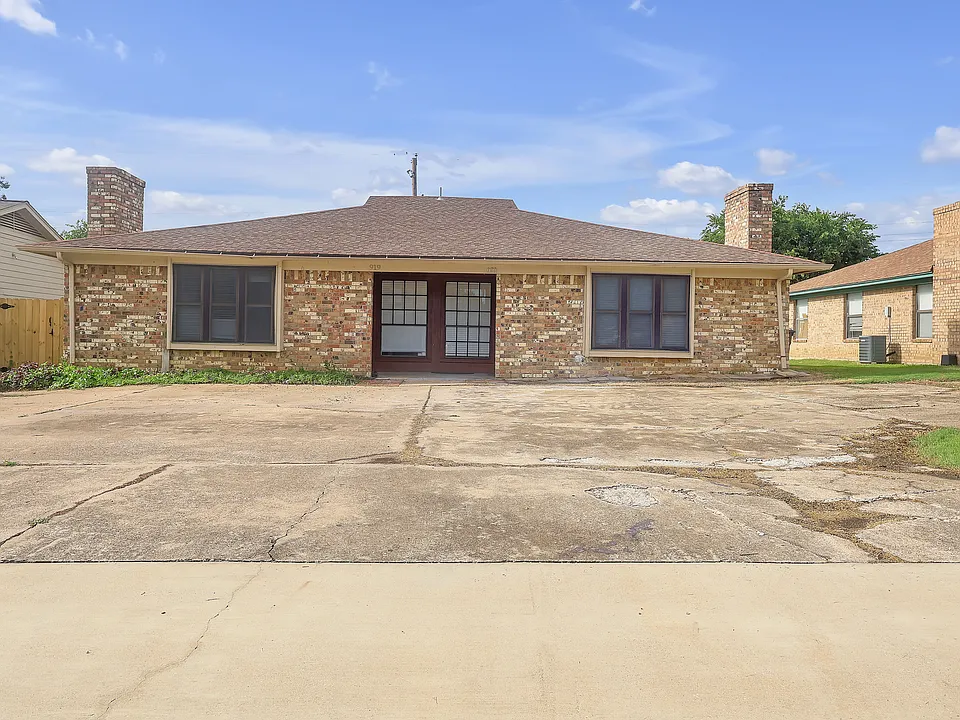 919 Southmoor Dr #919