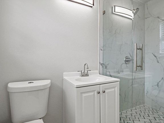 4th image of 3912 Wren Ave