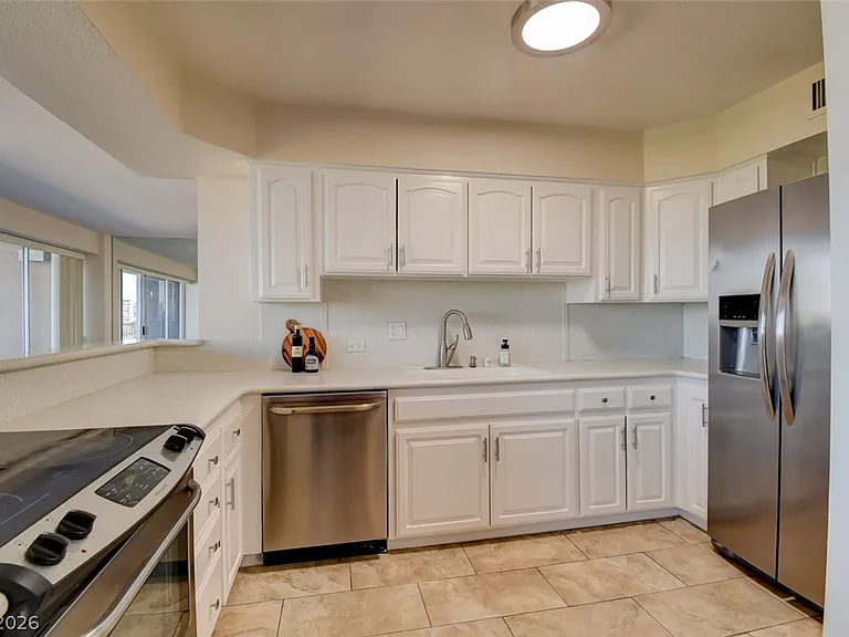 3111 Bel Air Dr #8E — Photo 21