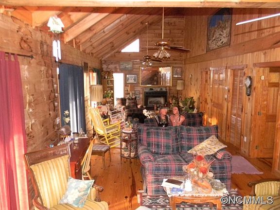 5th image of 1455 Forest Dr