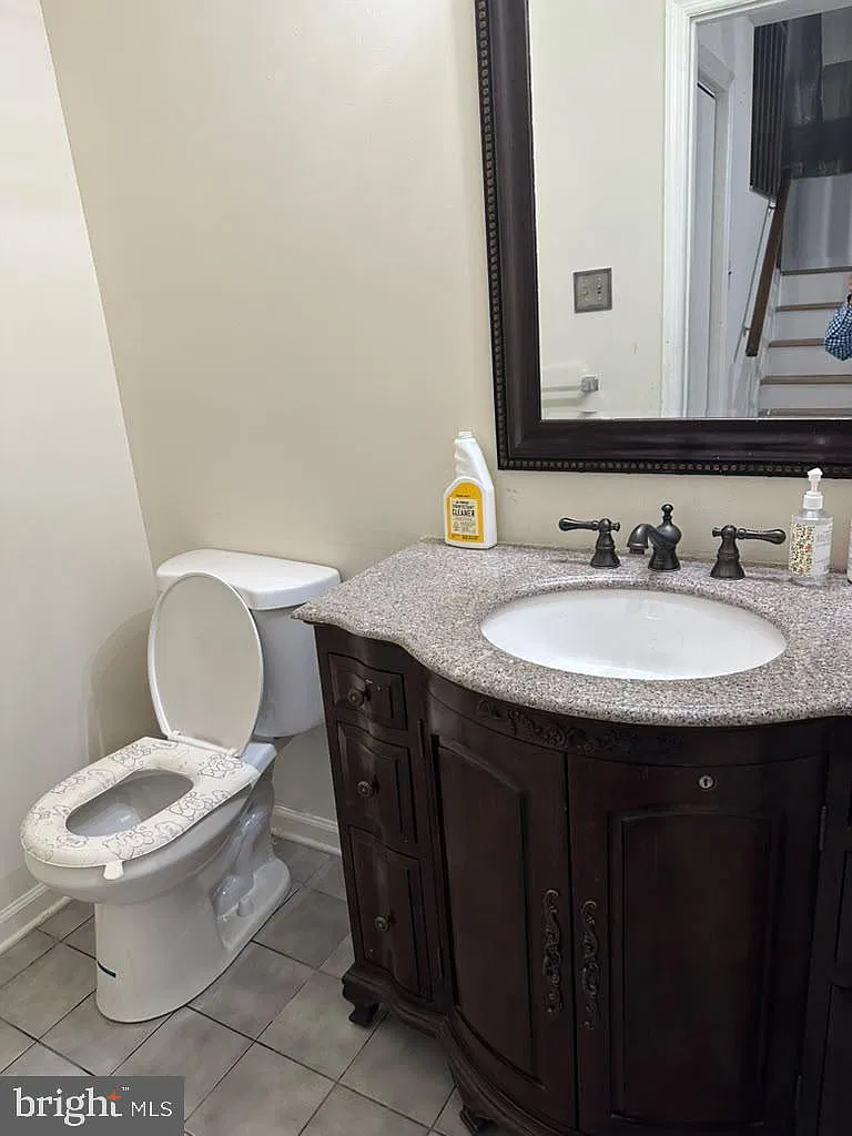 3 bed, 2.5 bath, 2075 sqft, $2,400 — Photo 3