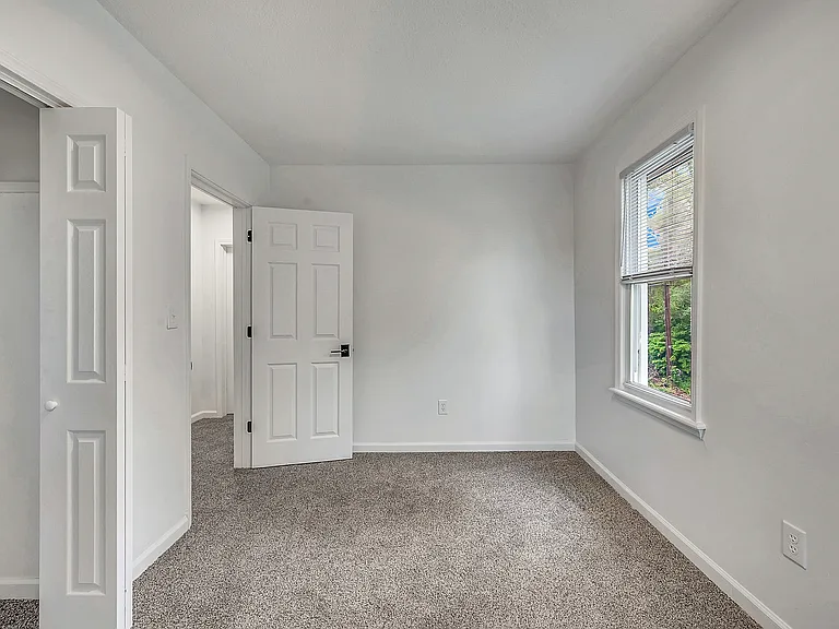 28 Rock St — Photo 13