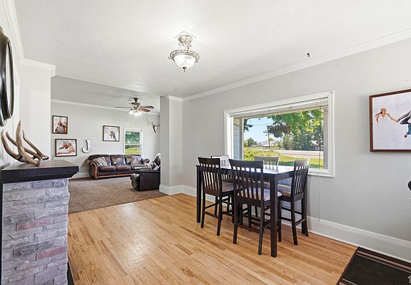 4th image of 1025 E Main St