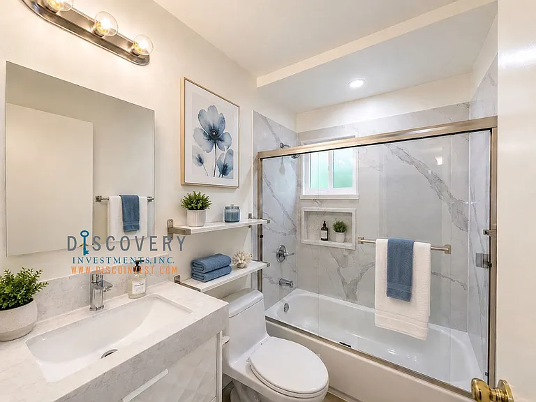 Bancroft Ave. 562 — Photo 18