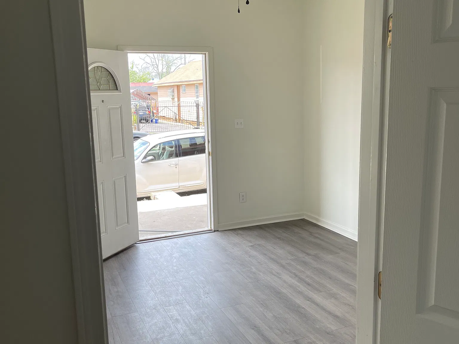 1 bed, 600 sqft, $1,300 — Photo 2