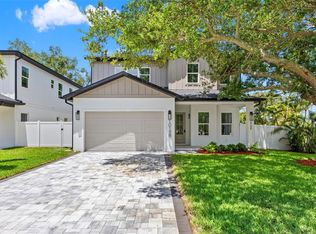 10198 Hodson Pl, Seminole, FL 33776