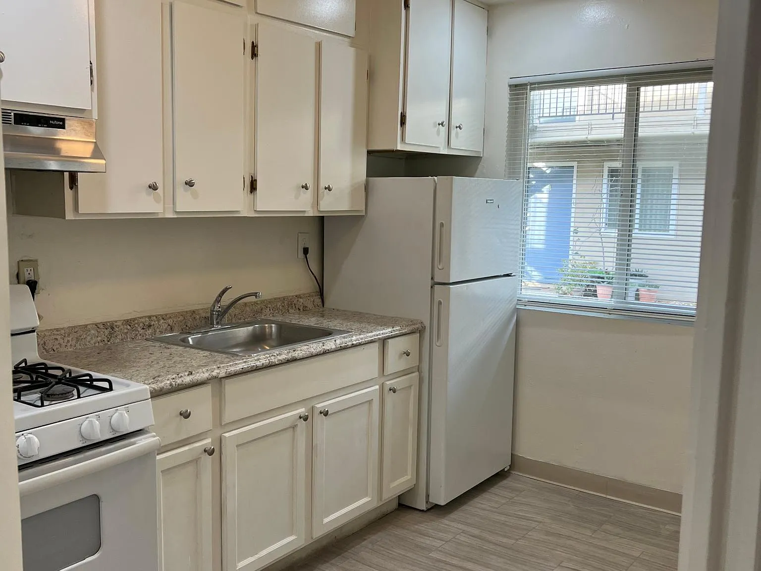 2 bed, 700 sqft, $1,700 — Photo 3