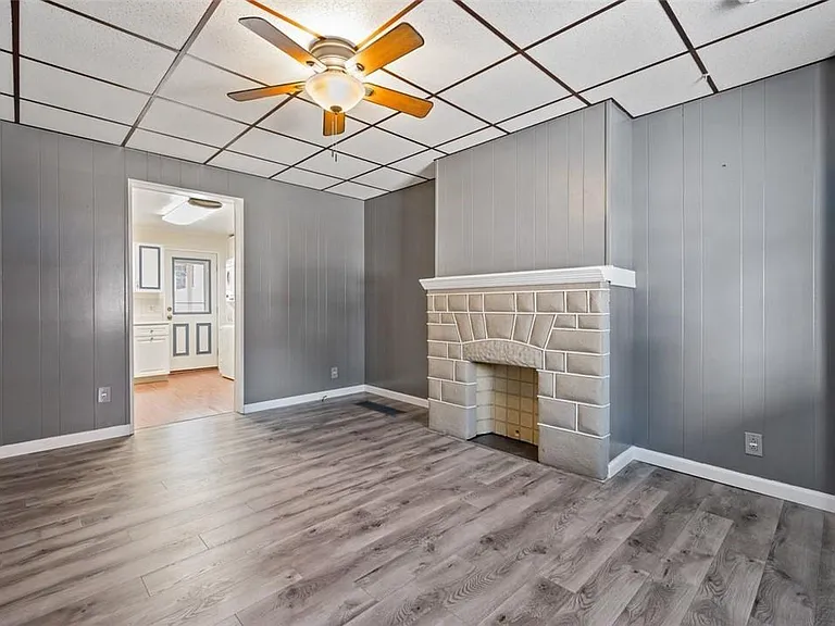 212 Sheridan St — Photo 3