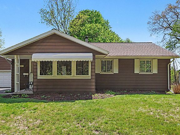 2nd image of 2561 Parkside Dr
