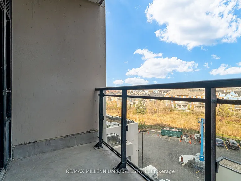 395 Dundas St W #531 — Photo 25