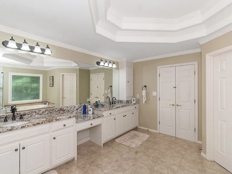 1450 Hillcrest Hts — Photo 25