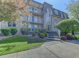 907 Swan Dr UNIT 2-E, Dyer, IN 46311