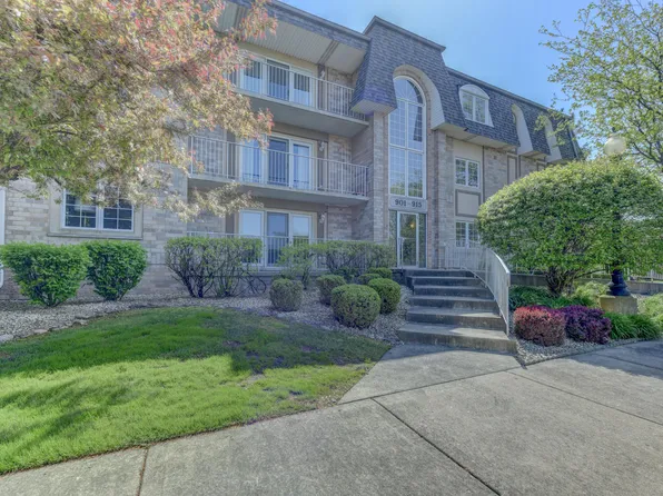 907 Swan Dr Unit 2-E, Dyer, IN 46311