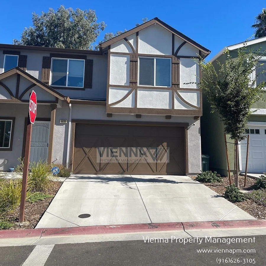 3 bed, 2.5 bath, 1663 sqft, $2,695 — Photo 1