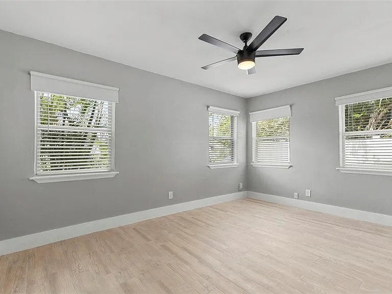 1906 W Gray St — Photo 17